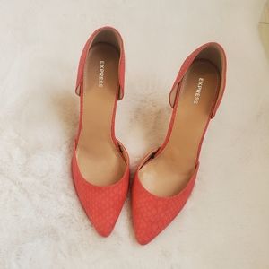 Express close toe pump